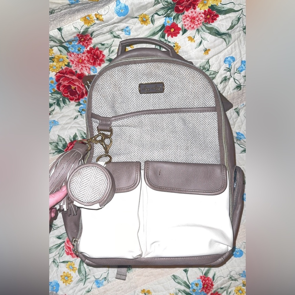 Itzy Ritzy vanilla boss diaper bag
